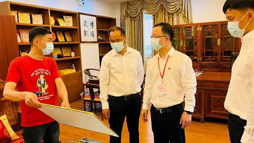 惠安縣委常委、組織部部長洪亞清蒞臨百裕集團(tuán)研發(fā)中心調(diào)研指導(dǎo)工作