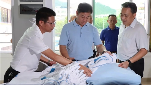 梧州市市委常委、統(tǒng)戰(zhàn)部部長何世恰蒞臨百裕集團(tuán)調(diào)研指導(dǎo)